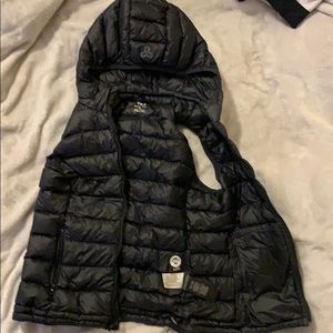 TNA botanic black vest